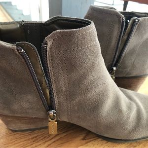 Ankle boots in gray size 7.  Waterproof